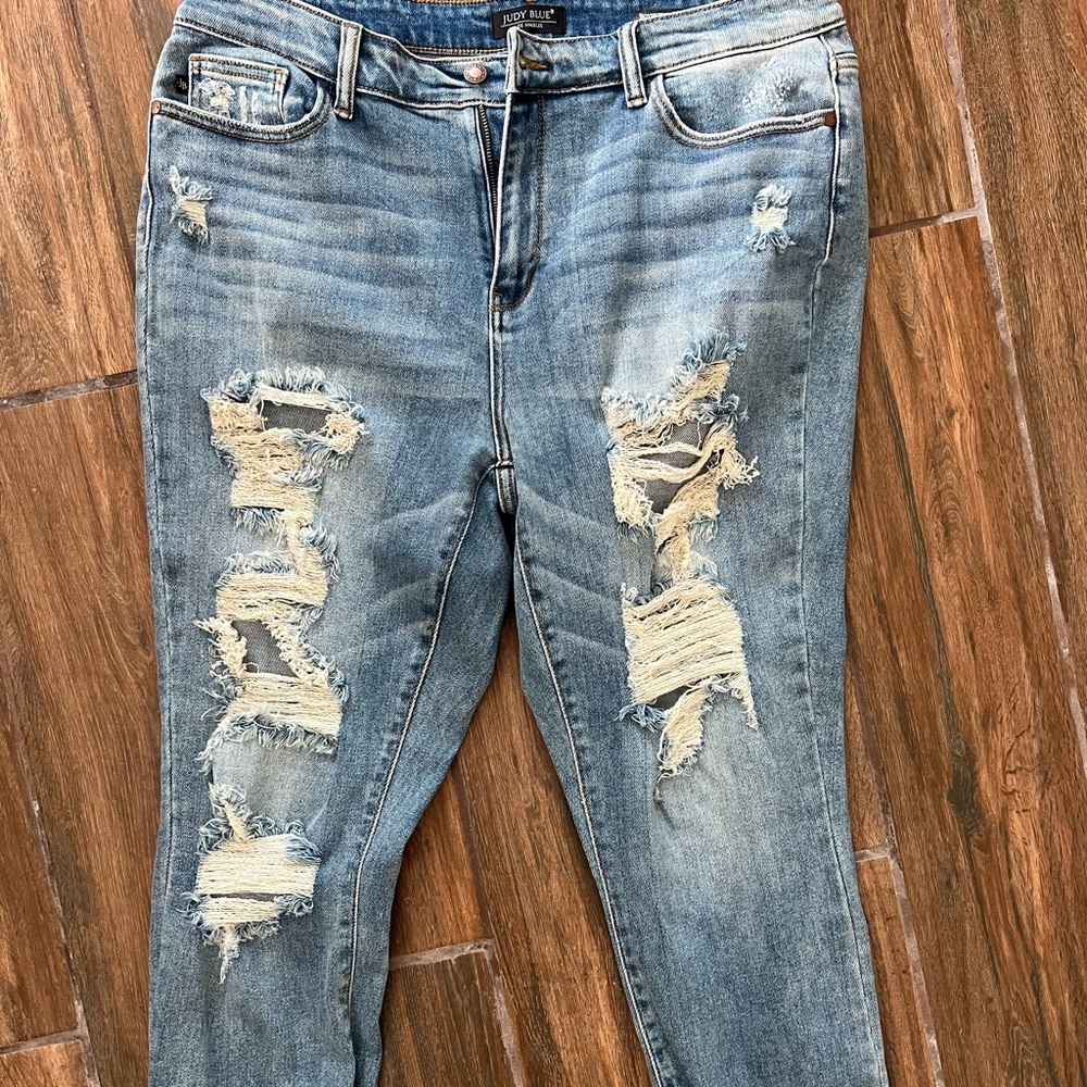 Judy Blue distressed boyfriend jeans